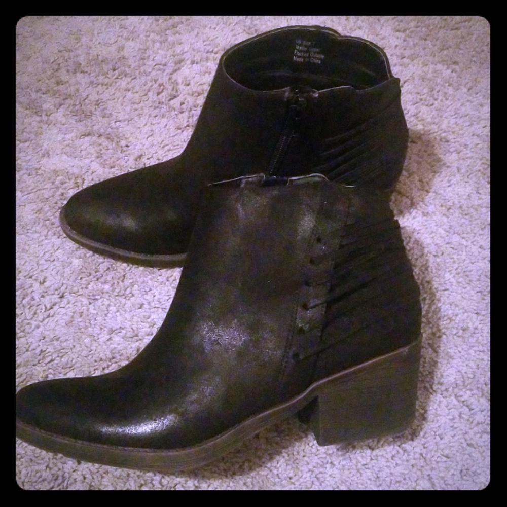 NWOT Black boots
